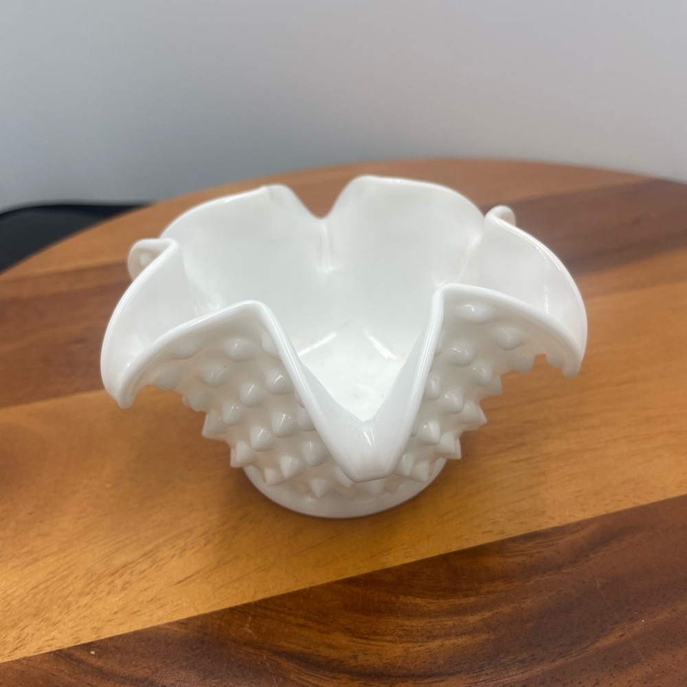 VNTG Fenton hobnail milk glass bob bob dish